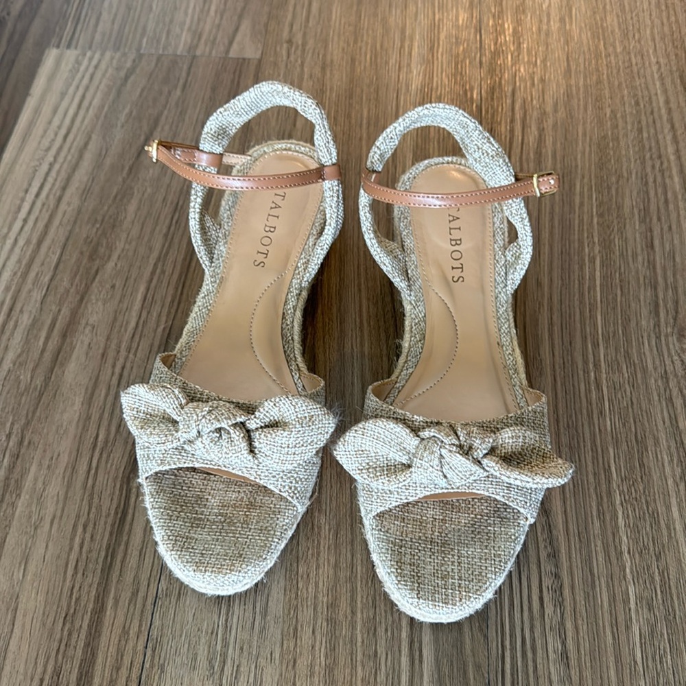 Talbots cream tan neutral bow espadrille heel sandals size 7